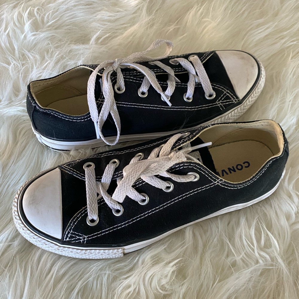Women’s low top Converse